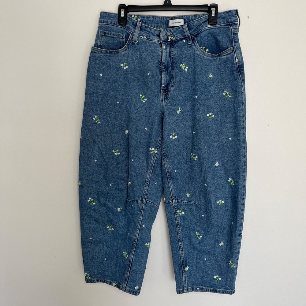 Free Assembly Embroidered Barrel Leg Jeans Women's 10 Floral Casual Blue Denim